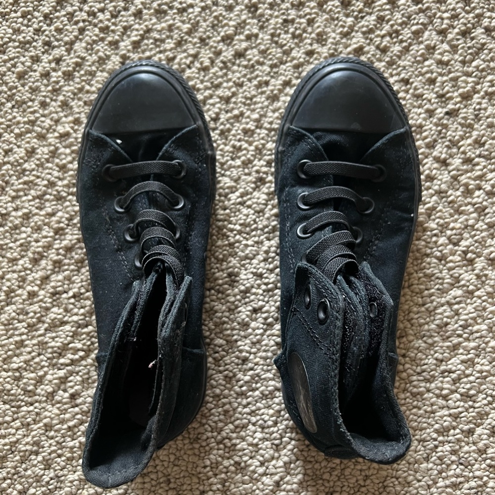 Girls Black High top Converse size 2